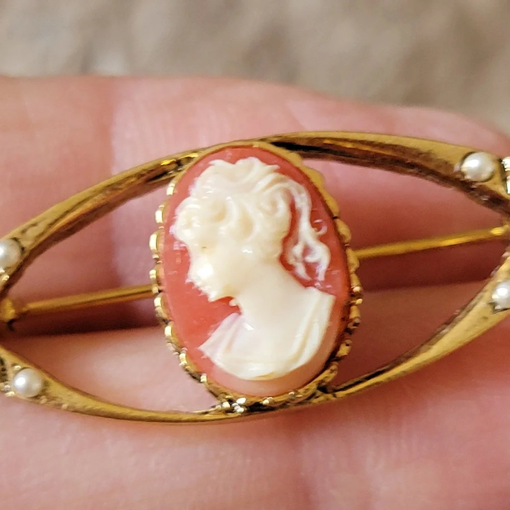 Cameo Brooch Faux Pearls Gold-tone ~ Pretty Vintage Look